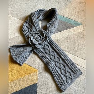 Grey knit scarf 🌸